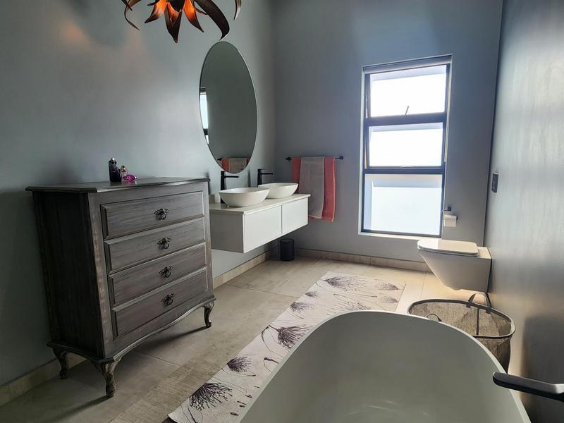 5 Bedroom Property for Sale in Heron Banks Golf Estate Free State